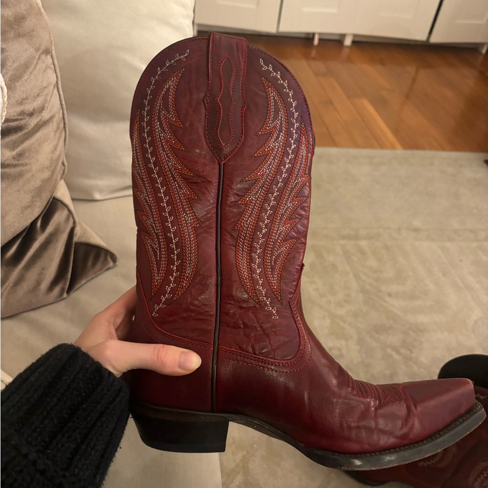 VINTAGE ARIAT CHERRY RED BOOTS. NO LONGER SOLD